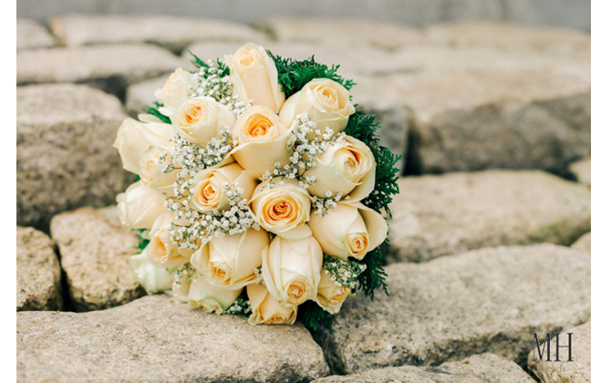 yellow bouquet at renewal of vows event by myra ho
